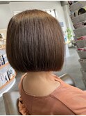 ぷつっと質感が洗練された「ワンレングスボブ」