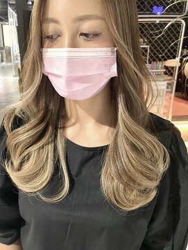 キッススワン(KISS SWAN) 顔まわりデザインで魅せるハイライトレイヤー