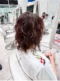ミディアムウルフカット　パーマゆるめ　レディーススタイル