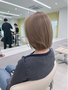 エム(M) 透明感重視！柔らかいベージュカラー