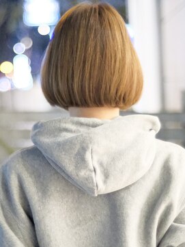 ビュートリアム 福岡(BEAUTRIUM) 乾かすだけで決まるぱつっとライン感を残したフラットボブ