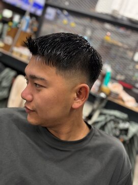 フォーコーナーズカットショップスリーセント 栄(FourCornersCutShop 3/cent) フェードショート