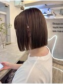  “シンプルなのに洗練。ベージュタッチボブ”