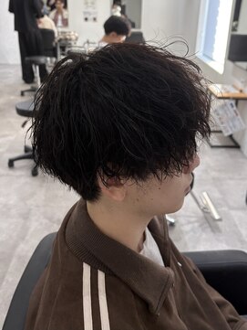 ヒュイル バイ ニアウ(Hwyl by Niau) メンズカットパーマシャドウパーマ刈り上げなしケアパーマ眉毛