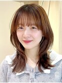 大人ガーリー透明感ブラウンくびれミディアムレイヤーカット