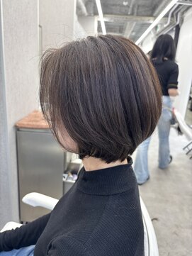 ロエ 元町店(Loe) 大人の丸みショートボブ
