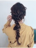 カジュアルなまとめ髪ヘアセット