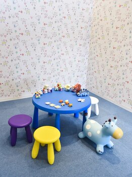 ラポールヘア イオンタウン羽倉崎店の写真/【キッズカット￥1980/イオンタウン羽倉崎】キッズスペースあり♪お買い物ついでにお立ち寄りください◎