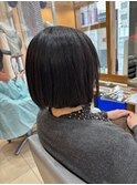 ステップボーンカットカットボブショートハイライト白髪ぼかし