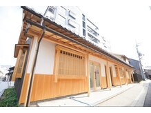 カットハウス ニューヨーク(CUT HOUSE NEW YORK)の雰囲気（外観（アプロの向かい））