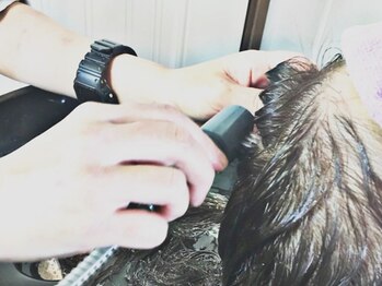 美容室 ケラ(KERA)の写真/【頭皮洗浄循環器導入店舗】しっかり頭皮と首をもみほぐし、頭皮と体のケアができお悩み解決します！