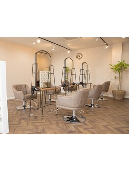 落ち着いた雰囲気の店内で心も体も癒されるサロンタイムを♪丁寧なカウンセリングであなたの理想を叶えます