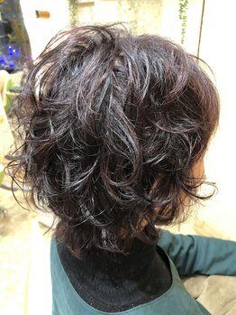 カミザイク 万里(kamizaiku BANRI)の写真/一人一人の髪のお悩みに寄り添い、丁寧な施術をご提案!あなたの”なりたい”スタイルを実現できます♪