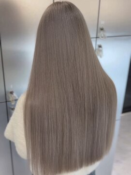 ロング　ケアブリーチ　ミルクティーベージュ　顔まわり　10代