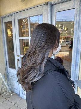 エイミーバイアフロート(amie by afloat) * 人気の寒色!グレージュインナーカラー