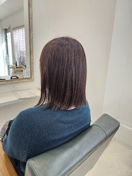 ネクサス NEXUS 外ハネベースの切りっぱなしボブ × ツヤブラウン