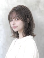 ソッカ(socca) 外ハネ切りっぱなしミディアムボブ