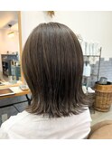 オリーブベージュ
