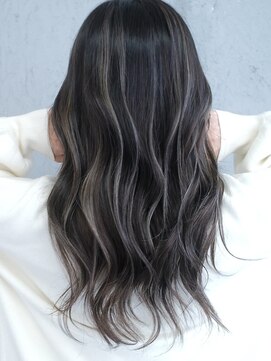 マリアナ(Mariana) ハイライトショートヘアレイヤーカットダブルカラー