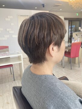 フェイバリットビューティシャルム(Favorite Beauty Charme) 白髪ぼかしデザインハイライト×ショートスタイル×ブリーチなし