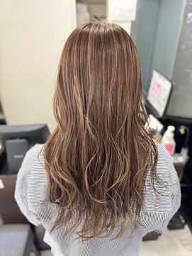 アイズ 本厚木(AIZU) 白髪ぼかしハイライト　ミルクティー