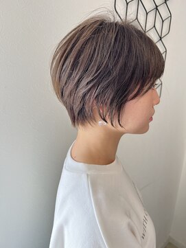 グリュック(GLUCK) 横顔の綺麗さを引き立てるシルエットバランス◎