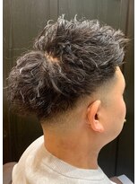 ミリオンバックス 神田店(Million Bucks)&nbsp;スパイキーショート/スペインカール<理容室>[メンズ/床屋/神田]