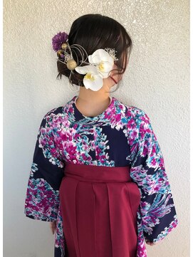 パリスパート2 シンプル タイト シニヨン 袴 卒業式 ヘアアレンジ