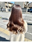 透明感とツヤが際立つ大人カール