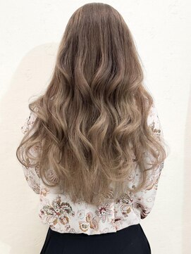 セルカ 新宿(CERCA) 西新宿韓国風ハイトーンベージュ大人可愛いレイヤー