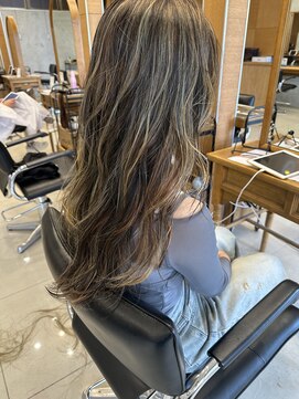 イロウ 山口どうもん店(IROW) レイヤーカット ブリーチ ハイライト　髪質改善  　【山口】