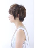 ことりベージュネイビーカラー毛先パーマ小顔ワンサイドショート