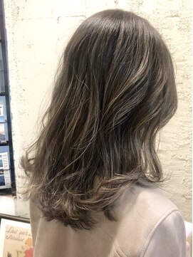 ペネロープ(Penelope) ハイライト/グレージュ 担当 夕島