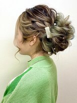 ヘアセットアップス(UP's) ☆結婚式などキレイ系な服に合う『シニヨンボリュームアップ♪』
