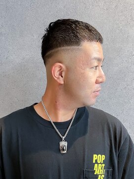 フジヤマバーバーショップ アジト(FUJIYAMA BARBER SHOP ajito) クロップスキンフェードラインアート【田中美旺】b1117