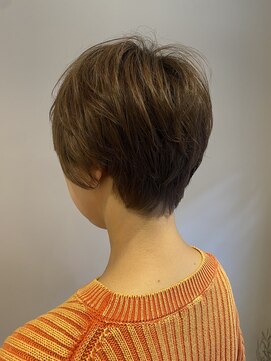 イヴ(y.ve) 柔らかクセ毛を活かす軽やかショート