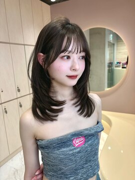 グロー 大宮(GLROW) オリーブベージュ ミディアムレイヤー 顔まわりカット