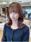 20代大人かわいい外ハネセミロング × ミルクティーベージュ