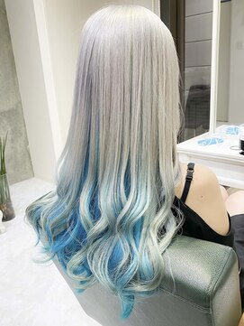 デイズ(days) ホワイトシルバーにインナーカラーブルーカラー