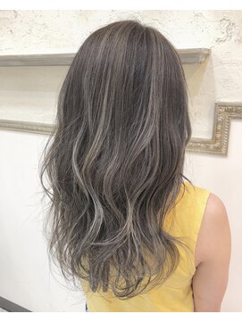 ケリーズグリーン(Kelly's Green) balayage×highlight×grage