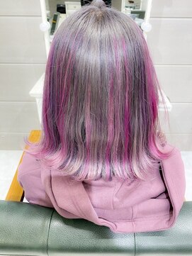 デイズ(days) ホワイトアッシュデザインカラー×ピンクインナーカラー