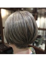 サロンデピレ 白髪と共存 #ハイライト#スモーキーカラー#ショートボブ