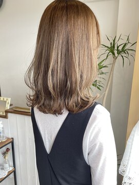 メロウヘア(Mellow hair) レイヤーミディアム/くすみ感ベージュ
