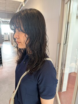 アム(amu) ロングウルフ/ウェーブヘア/くせ毛風パーマ/ウルフパーマ