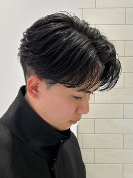 オーシャントーキョー 仙台(OCEAN TOKYO) フェザーショートニュアンスパーマセンターパート刈り上げ黒髪