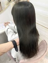 エルバイラビス 大宮(elu by lovis)&nbsp;《高橋亜美》オリーブグレージュ/オリーブカラー/ブリーチ/大宮