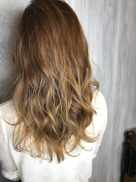 ヘアサロン アティリー(Hair Salon Attirer) 西梅田/ボブ/グレーベージュ/白髪ぼかし/ハイライト/ベージュ