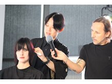 高い技術とセンスで国内外で講師やファッション雑誌、ロンドンコレクションでヘアを担当するほど。