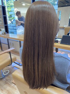 ヴィサージュクルー(VISAGE crew) 艶のあるストレートロングデザイン！