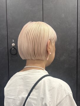 ヴィオットバイサロン(Viot by Salon) bleach 2～3回 white blond ミニボブ